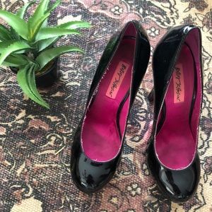 Betsy Johnson Black heels